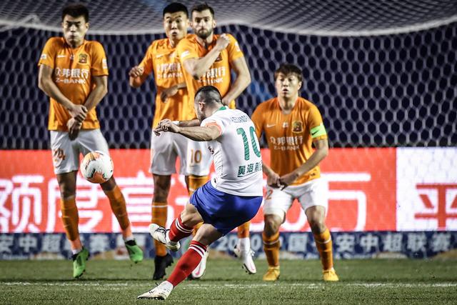 4-0大胜！朱鹏宇、向余望双双破门！拜合拉木身体素质太棒了，U23国足豪取三连胜
